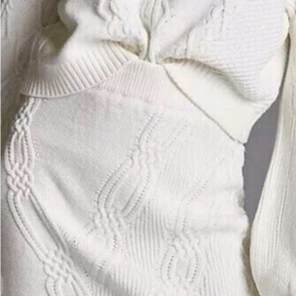 Elegant White Cable Knit Skirt